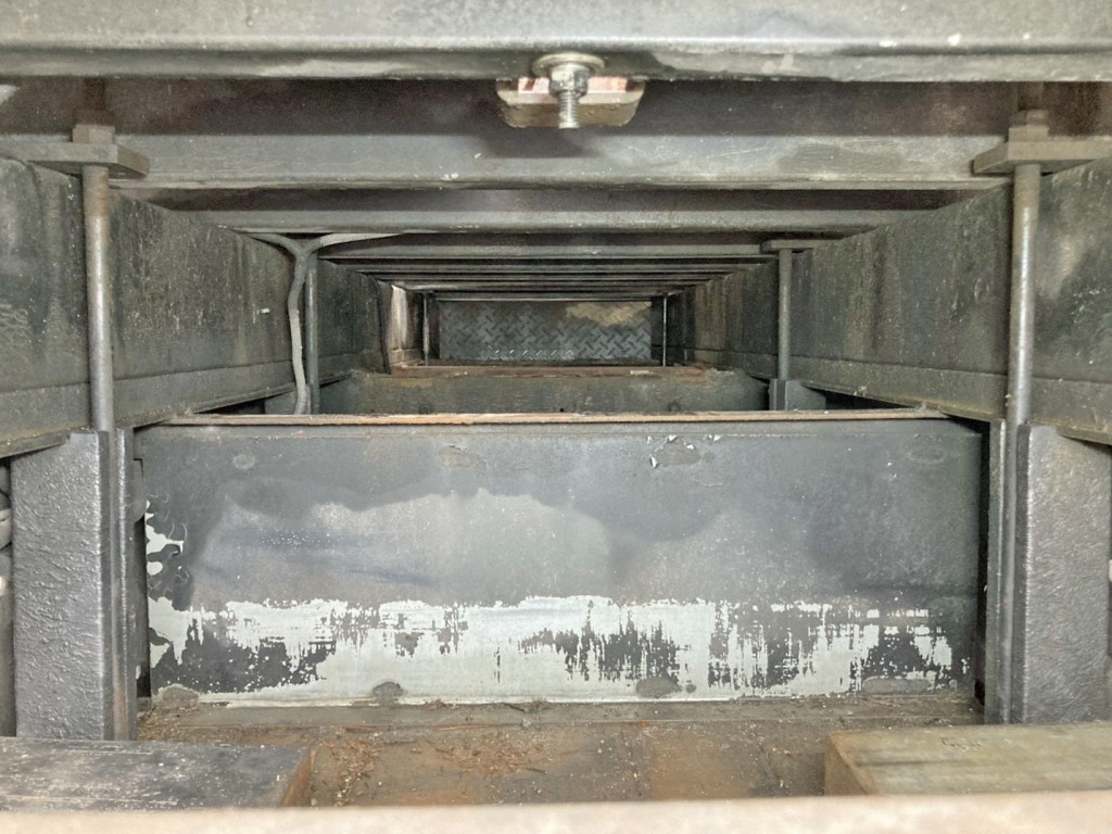 物入れ内部の状態です。|いすゞ ギガ QKG-CYY77Aの写真24