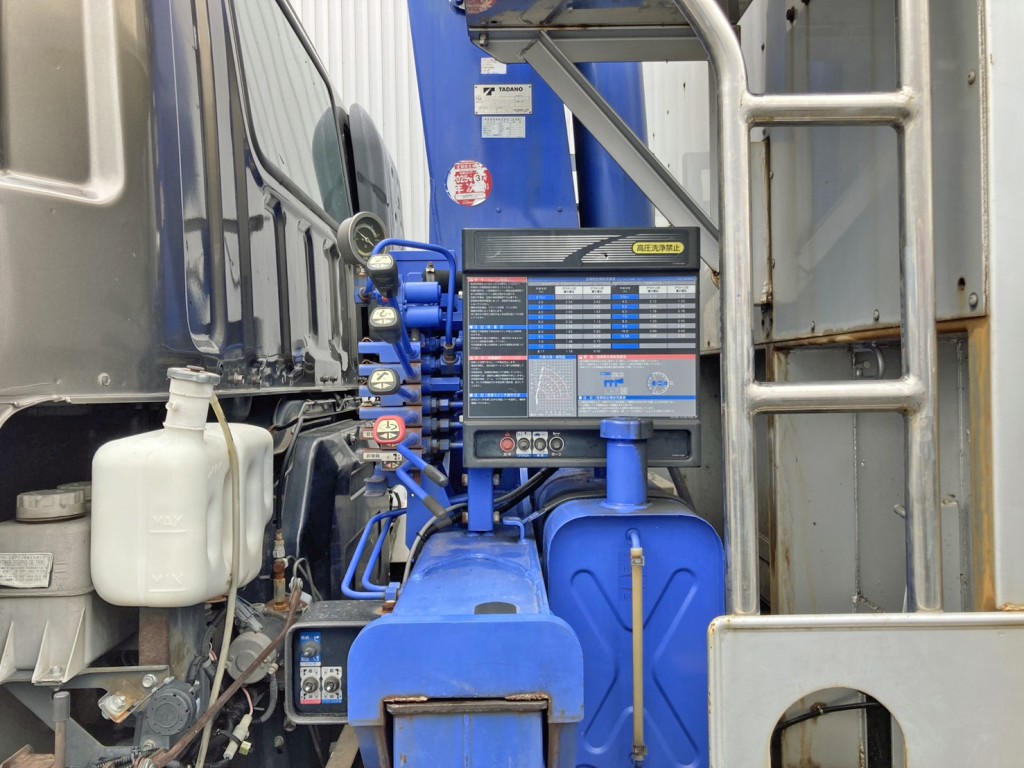 クレーンの操作レバーです。|いすゞ ギガ QKG-CYY77Aの写真44