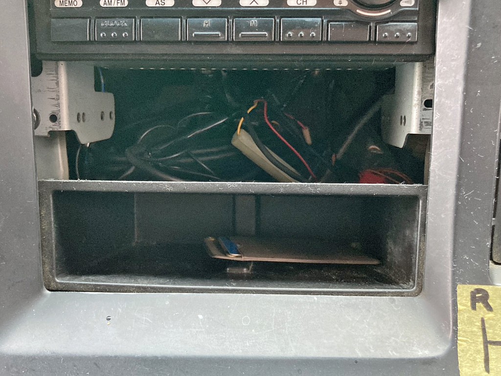 コンソールボックスが欠品しています。|いすゞ ギガ QKG-CYY77Aの写真49