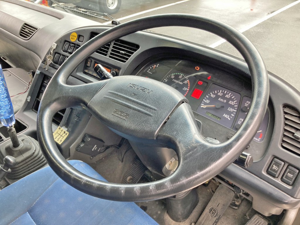 ハンドルグリップにスレがあります。|いすゞ ギガ QKG-CYY77Aの写真50