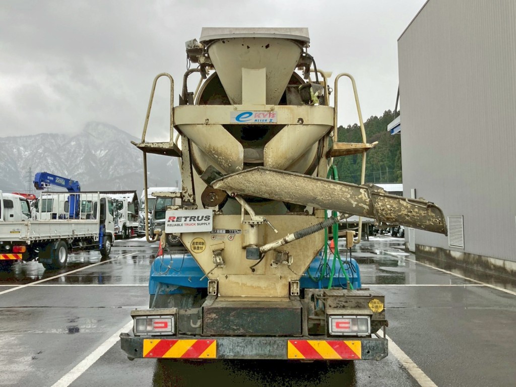 シューターは電動式です。(上限まで上げた状態です)|日野 レンジャー 2KG-FJ2ABAの写真13