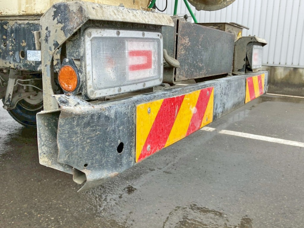 リヤバンパー助手席側にヘコミ・カバー欠品しています。|日野 レンジャー 2KG-FJ2ABAの写真16