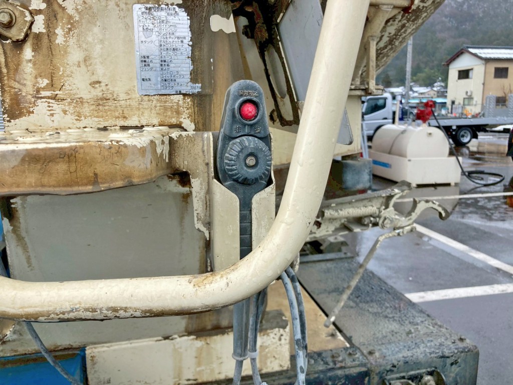 助手席側上物の操作レバーです。(ダイヤル式)|日野 レンジャー 2KG-FJ2ABAの写真17