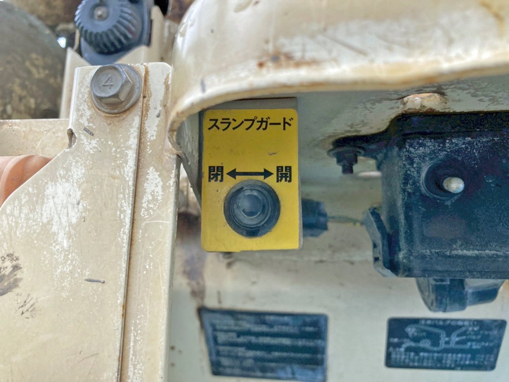 電動ホッパーの開閉スイッチです。(キャビン内スイッチONで作動します)|日野 レンジャー 2KG-FJ2ABAの写真20