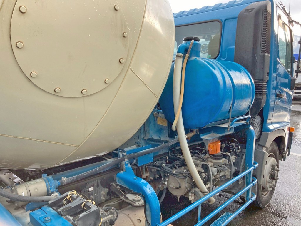 運転席側に水タンクが付いています。|日野 レンジャー 2KG-FJ2ABAの写真25