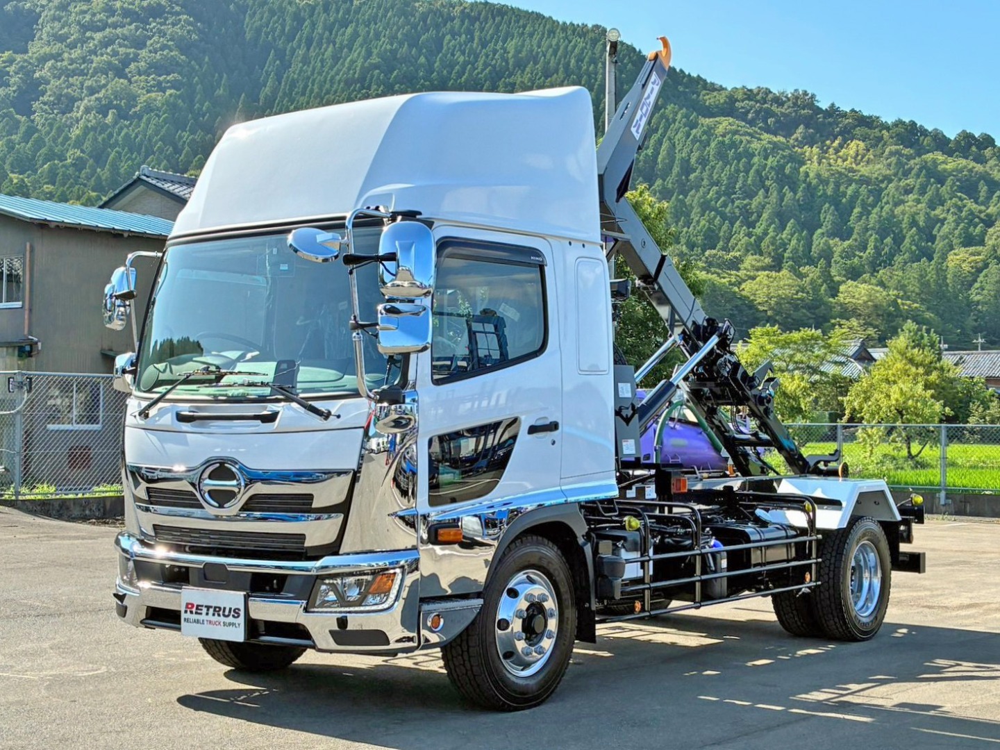 フロント周り、メッキパーツで飾っています。|日野 レンジャー 2KG-FE2ACAの写真1