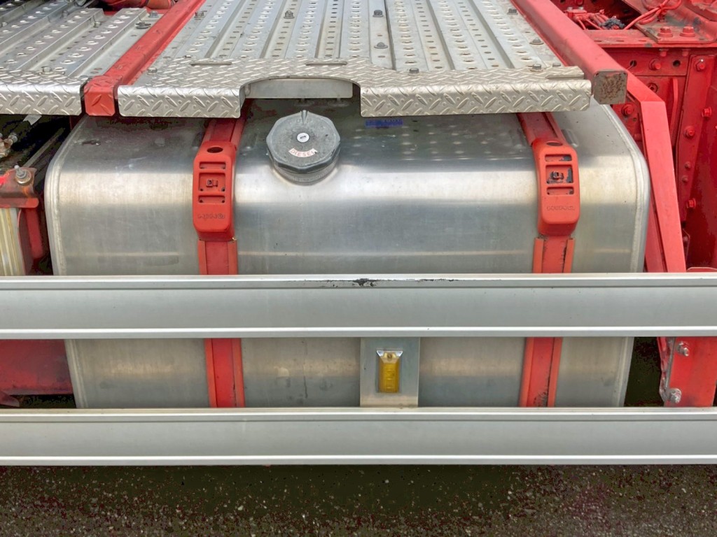 燃料タンクは300Lアルミ製です。|日野 プロフィア 2DG-SH1EEGGの写真21