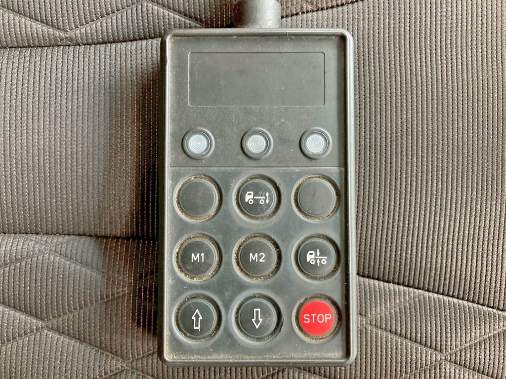 エアサスのコントローラーです。|日野 プロフィア 2DG-SH1EEGGの写真23