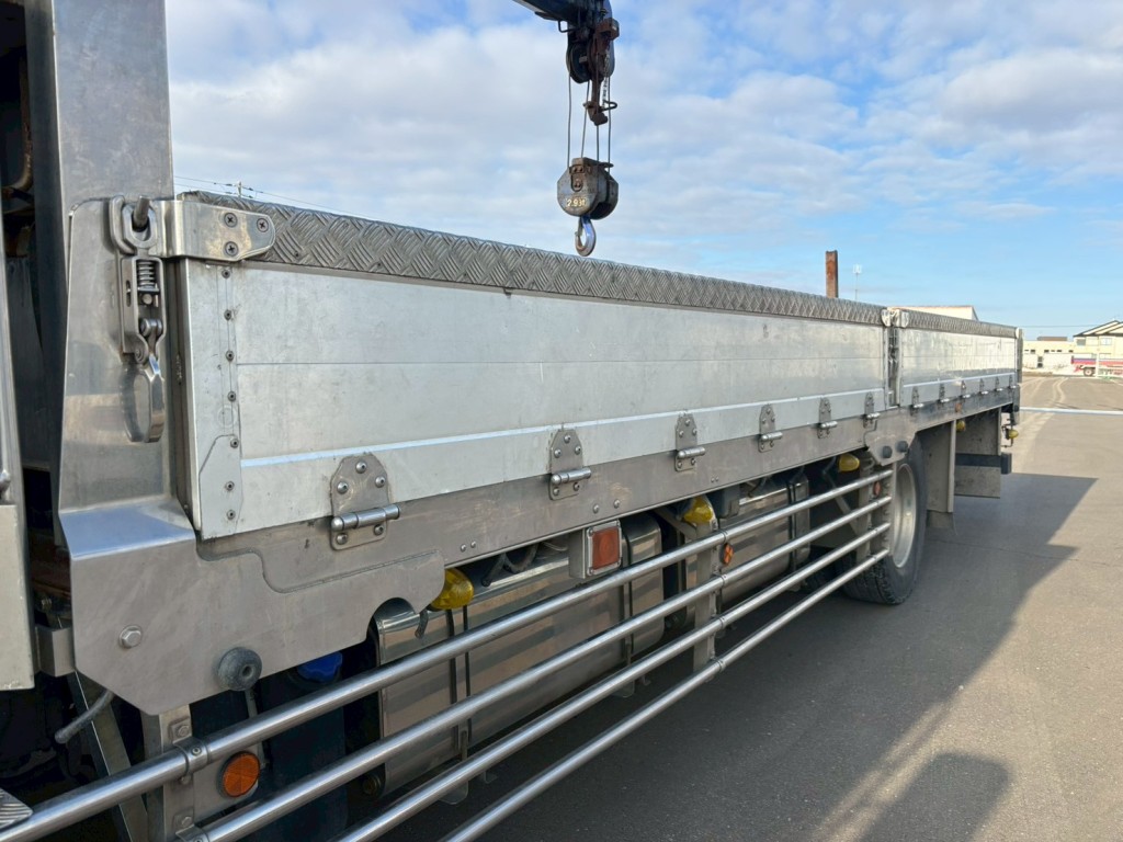 助手席側アオリにヘコミ傷あります。|いすゞ フォワード 2RG-FTR90V2の写真14