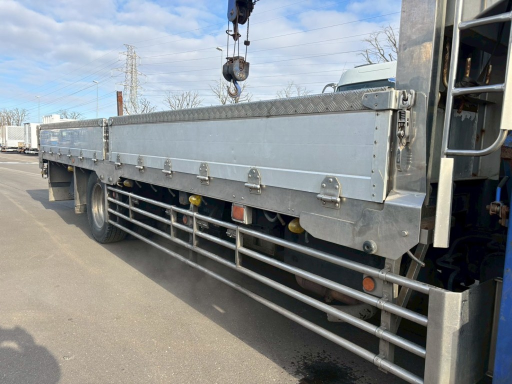 運転席側アオリにヘコミ傷あります。|いすゞ フォワード 2RG-FTR90V2の写真15