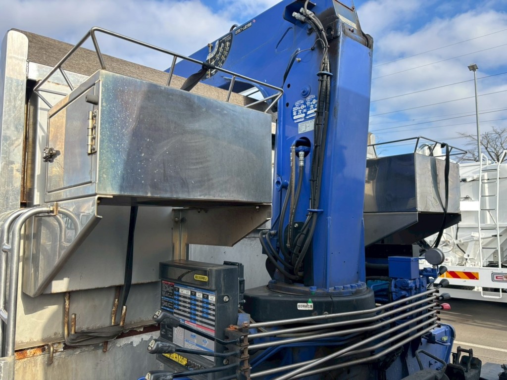 クレーン横に工具箱が付いています。|いすゞ フォワード 2RG-FTR90V2の写真31