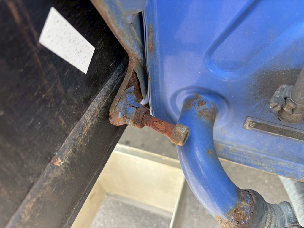 助手席側アウトリガーロック部曲がりあります(ロックは出来ます）|いすゞ フォワード 2RG-FTR90V2の写真32