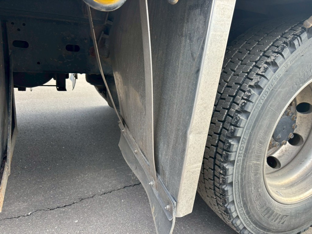 運転席側リヤフェンダー曲がりあります。|いすゞ フォワード 2RG-FTR90V2の写真37