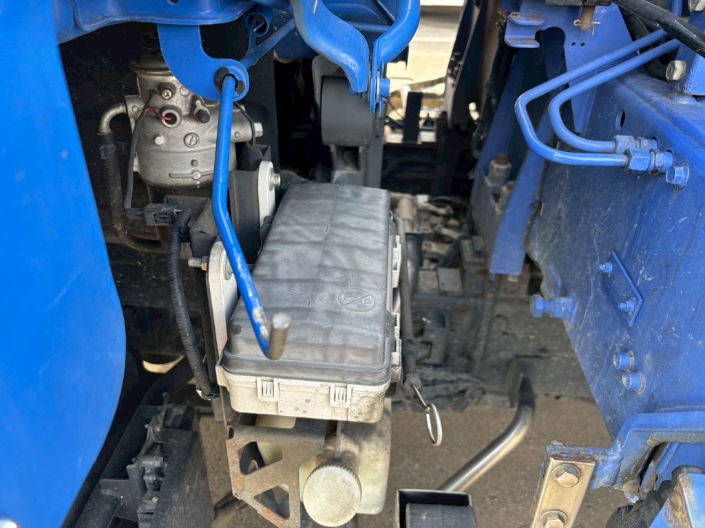 キャブロック解除レバーに曲がりあります。|いすゞ フォワード 2RG-FTR90V2の写真41