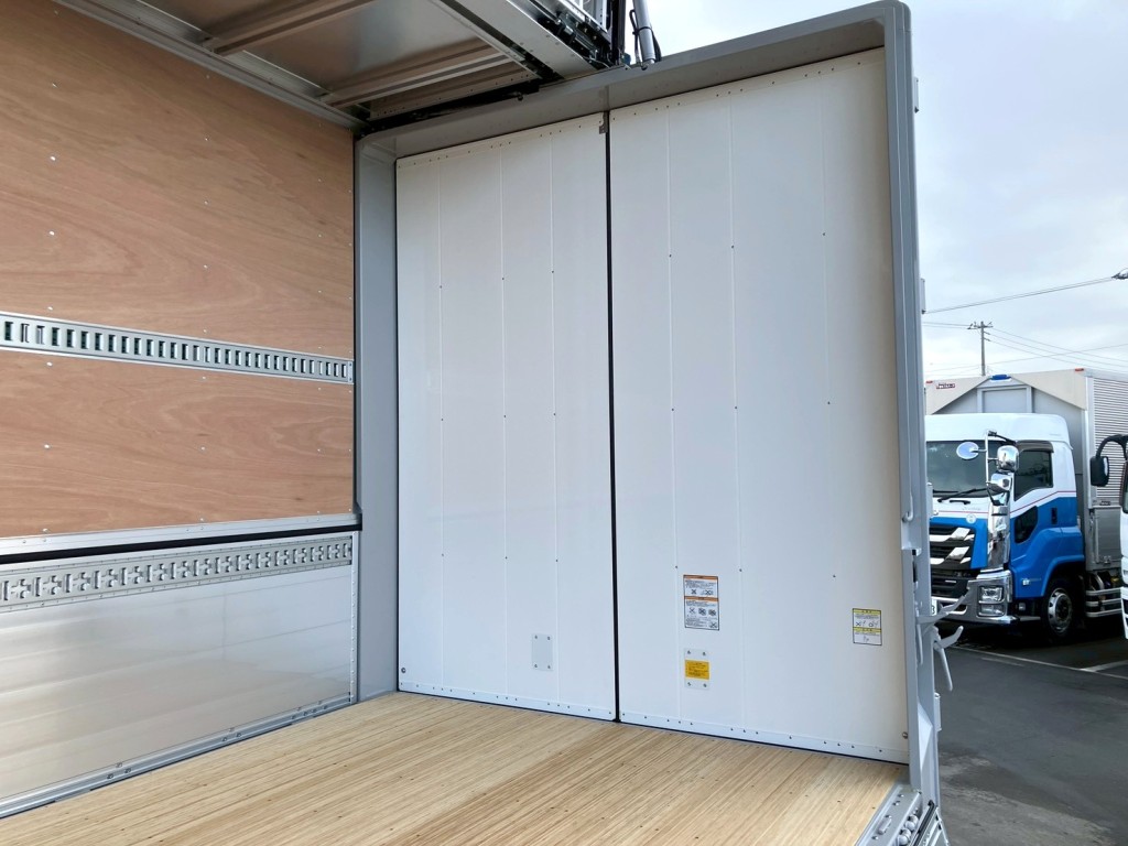 いすゞ ギガ 2PG-CYJ77Dの写真12