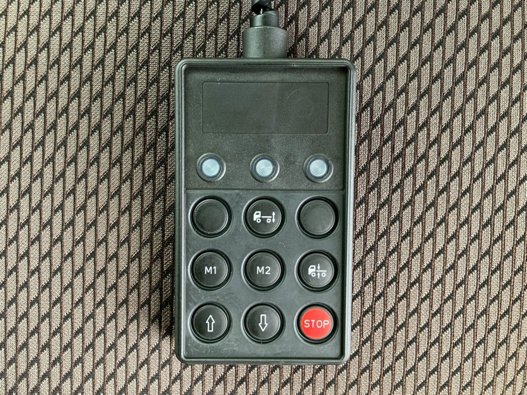 エアサスのコントローラーです。|いすゞ ギガ 2PG-CYJ77Dの写真14