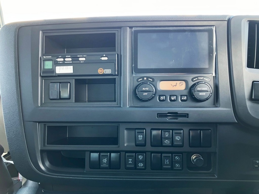 いすゞ ギガ 2PG-CYJ77Dの写真16