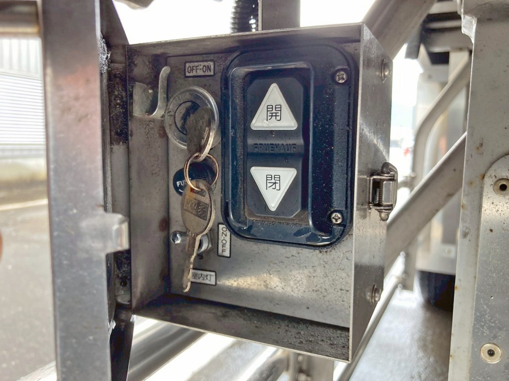 ウイングのメイン 及び 開閉スイッチです。(メインキーに曲がりがあります)|フルハーフ  DFPTE241J改の写真16