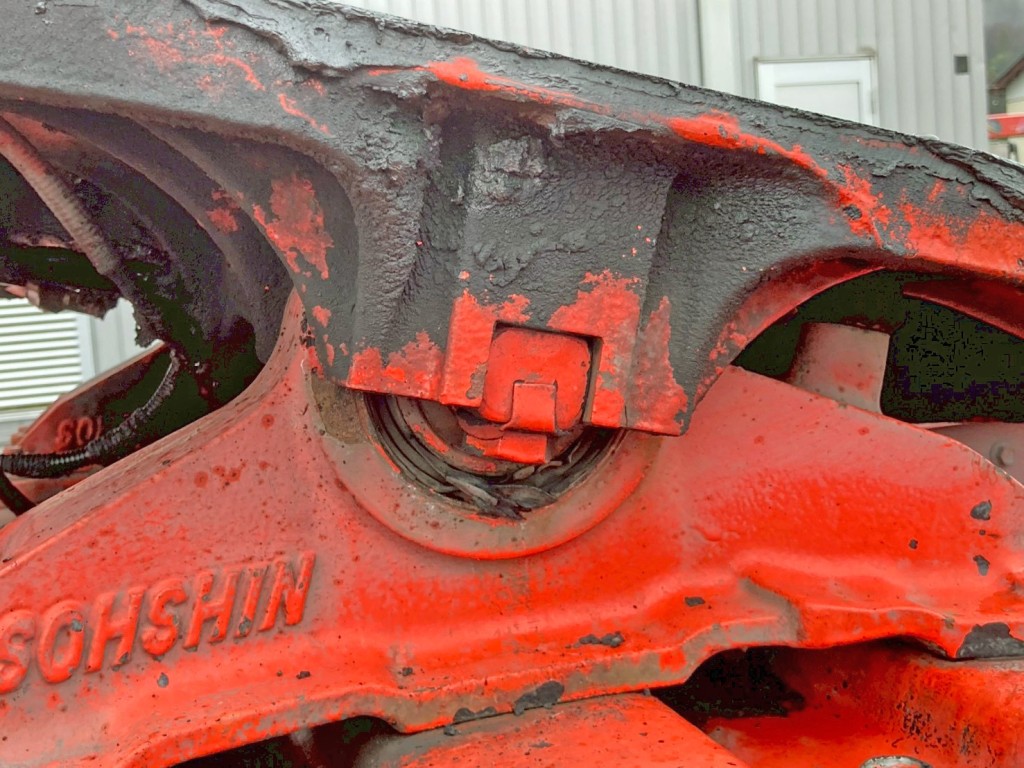 カプラ助手席側のブッシュに切れがあります。|日野 プロフィア QPG-SH1EDDGの写真18