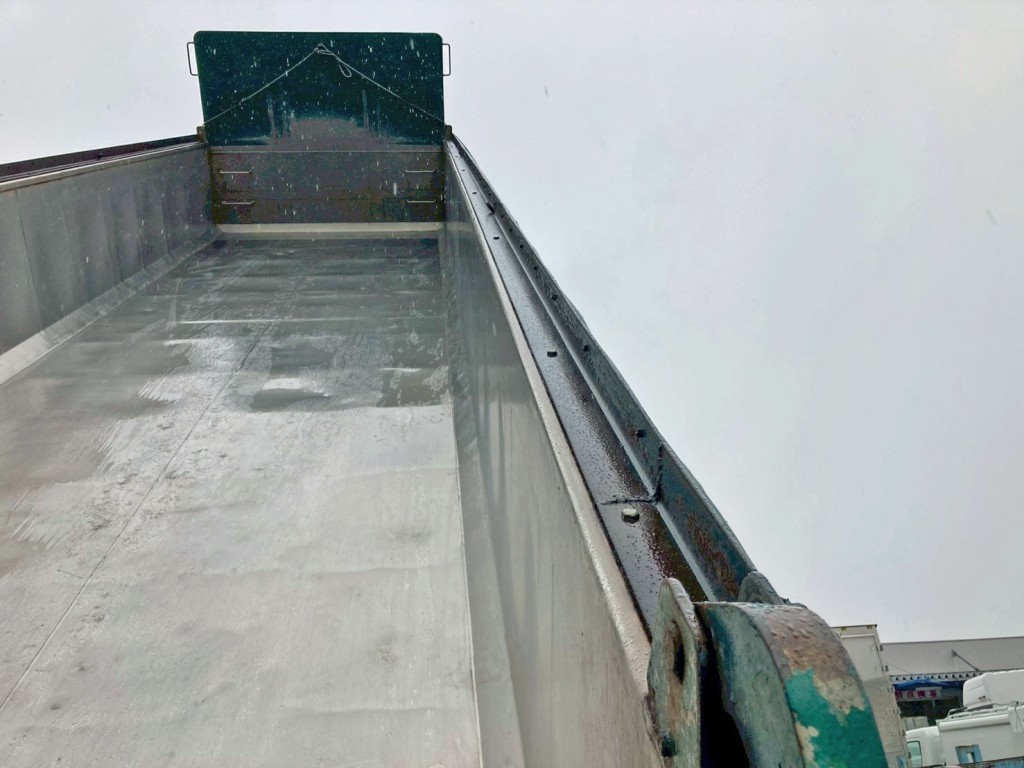 運転席側アオリ上部にL字アングルが付いています。|東急  TF36H2C3の写真13