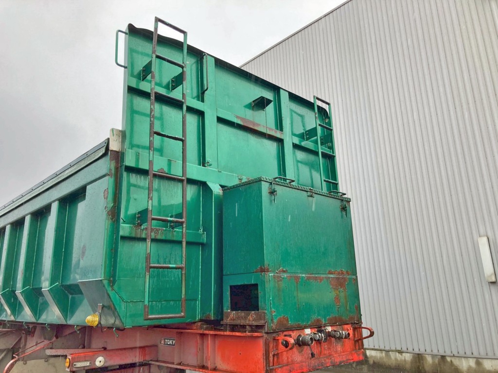 ボディー前方に工具箱が付いています。|東急  TF36H2C3の写真17