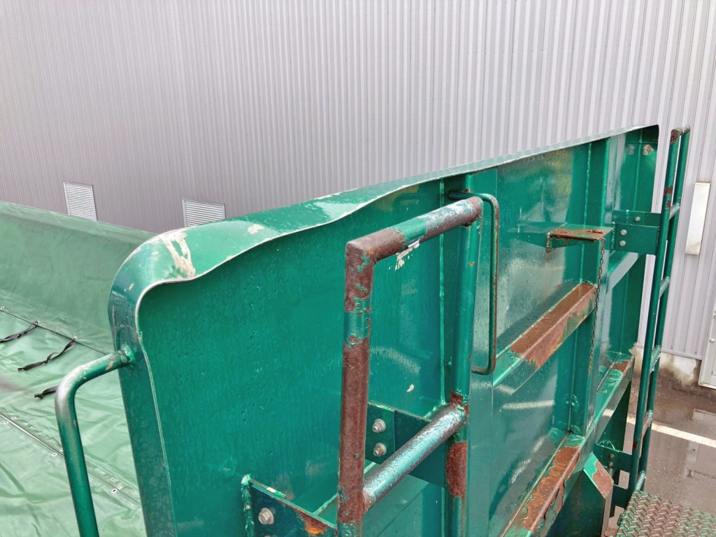 プロテクター運転席側上部にヘコミがあります。|東急 TF36H2C3の写真19