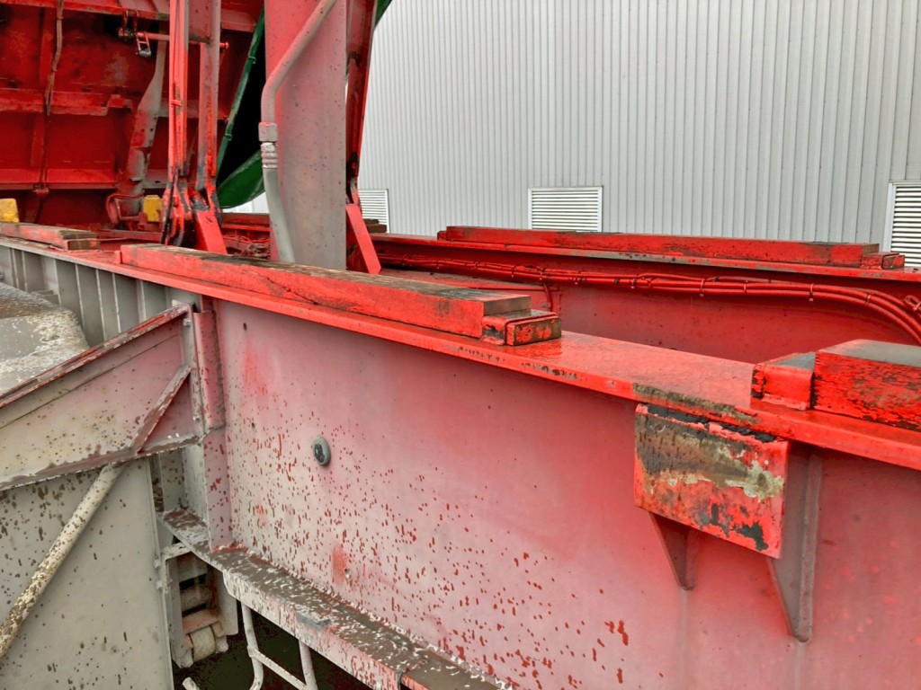 各受け木食い込み跡があります。(運転席側中央後方)|東急 TF36H2C3の写真24