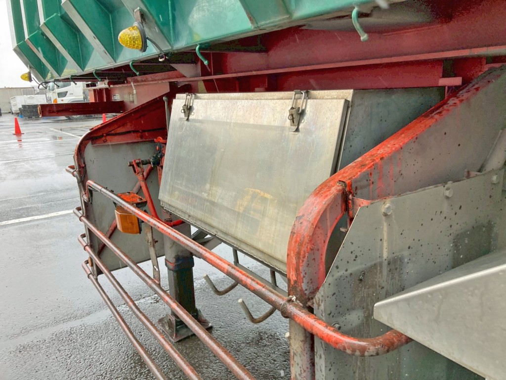 助手席側にステンレス製の工具箱が付いています。|東急  TF36H2C3の写真39