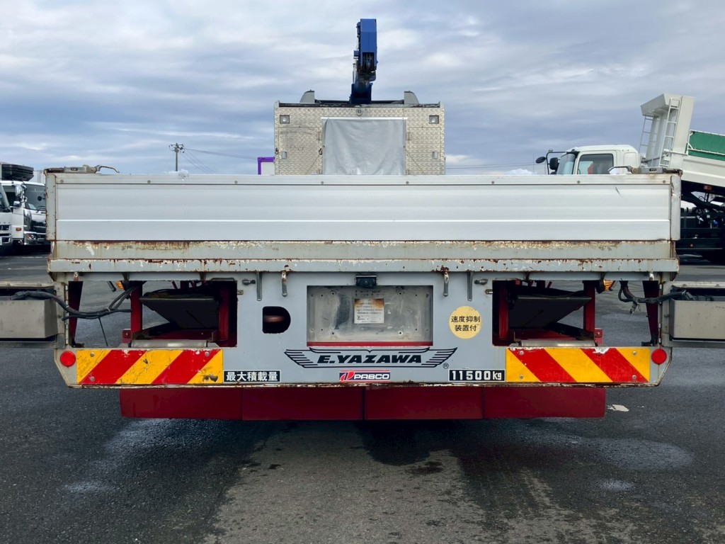 テールランプに歩みの格納庫があります。（中に歩み板あります）|三菱 スーパーグレート QPG-FS60VZの写真15