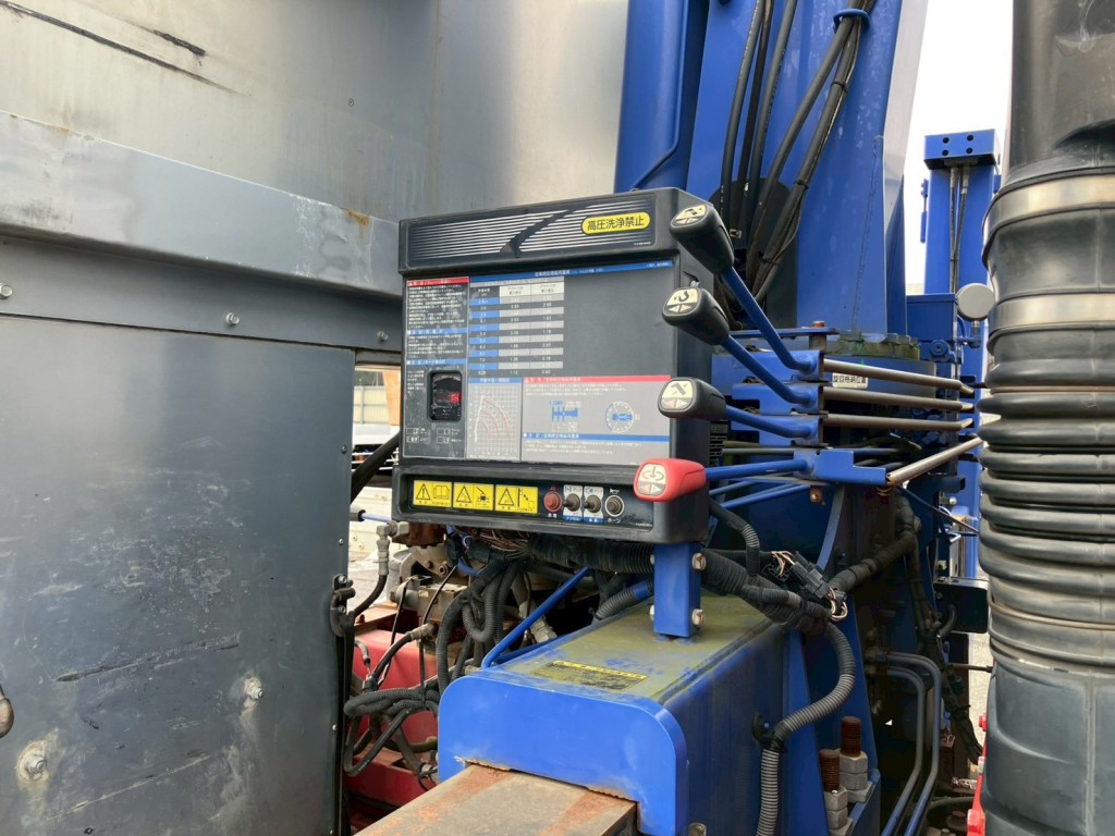 クレーンの操作レバーです。|三菱 スーパーグレート QPG-FS60VZの写真17