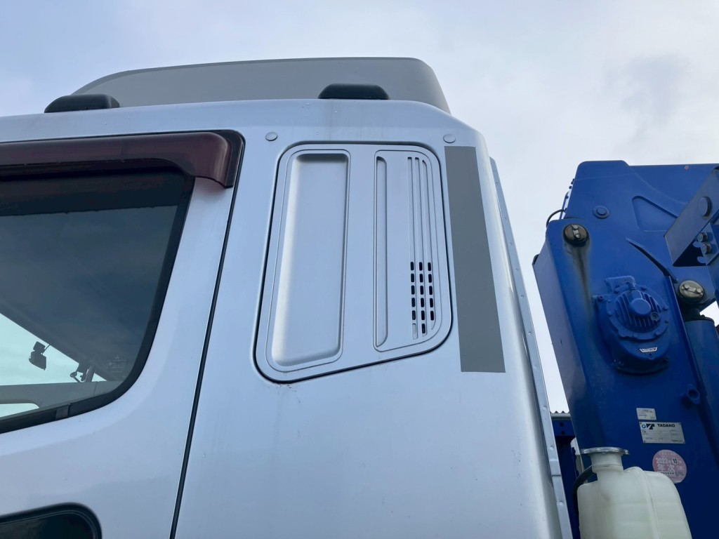 助手席側クォーターパネルに看板消し塗装があります。|三菱 スーパーグレート QPG-FS60VZの写真28