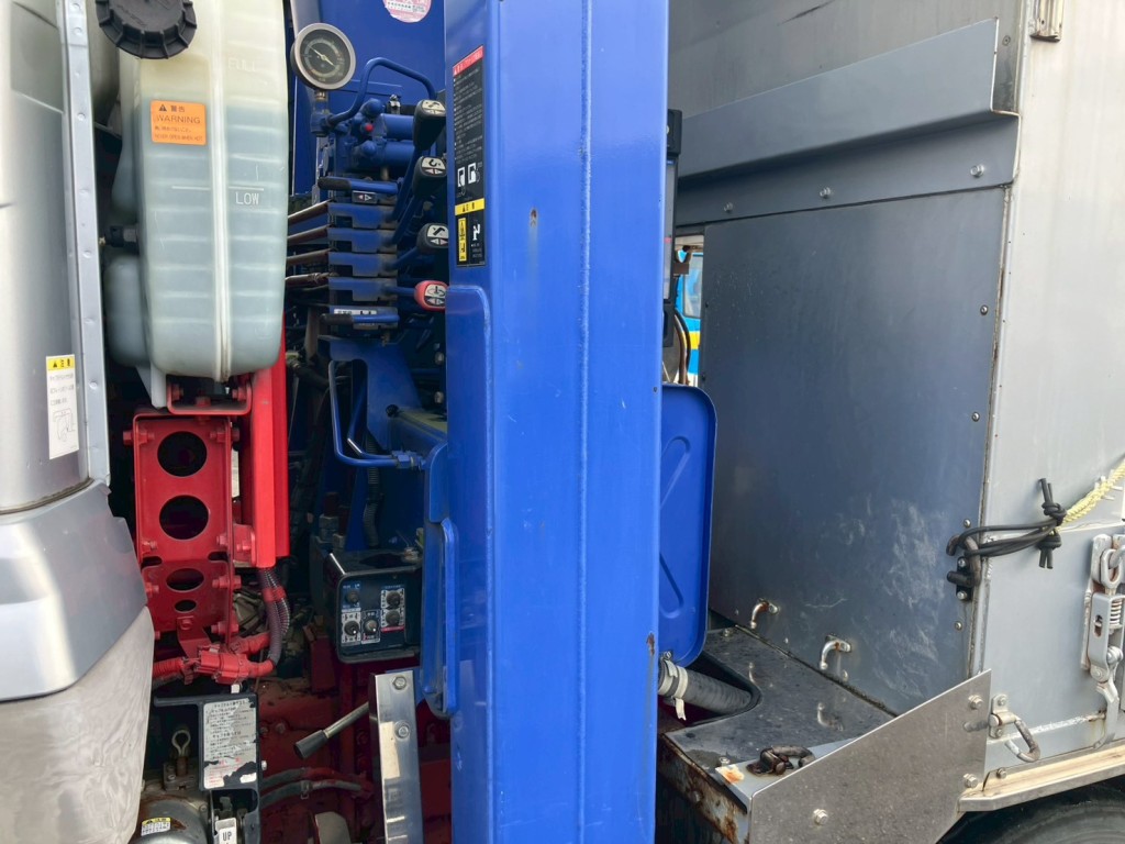 助手席側アウトリガーにキズ・サビがあります。|三菱 スーパーグレート QPG-FS60VZの写真29