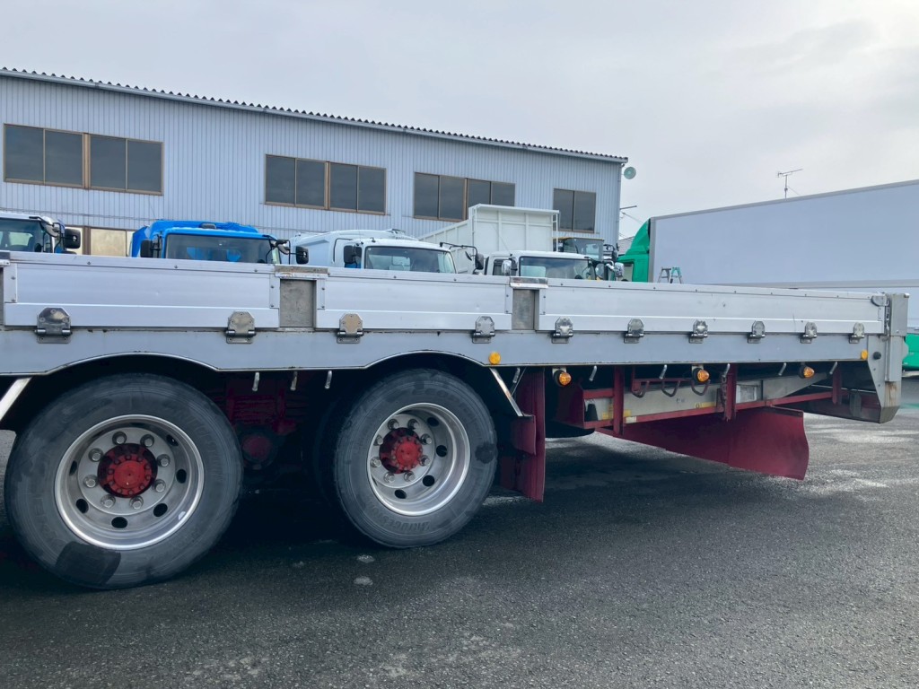 助手席側ボディーにキズ・サビ・ヘコミがあります。|三菱 スーパーグレート QPG-FS60VZの写真32