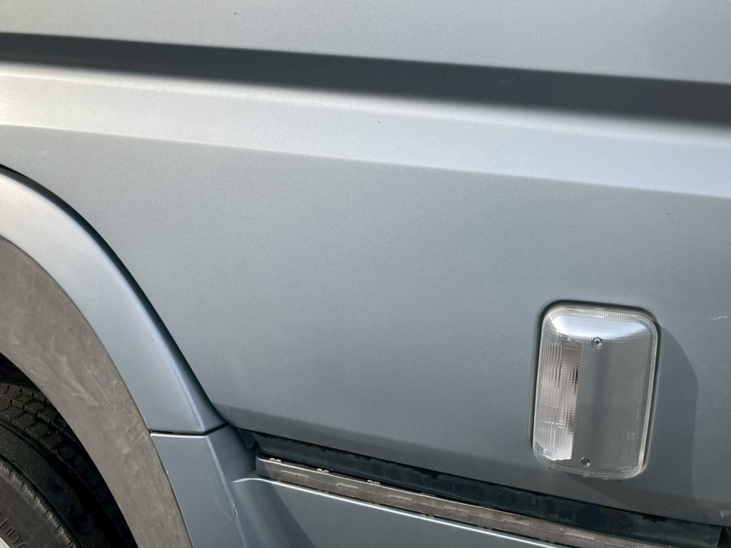 運転席側ドアにキズがあります。|三菱 スーパーグレート QPG-FS60VZの写真36