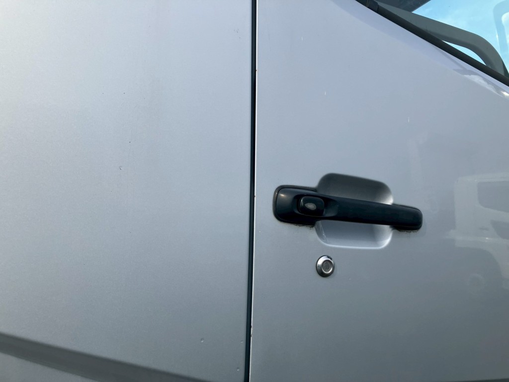 運転席側ドアにキズ・サビがあります。|三菱 スーパーグレート QPG-FS60VZの写真37