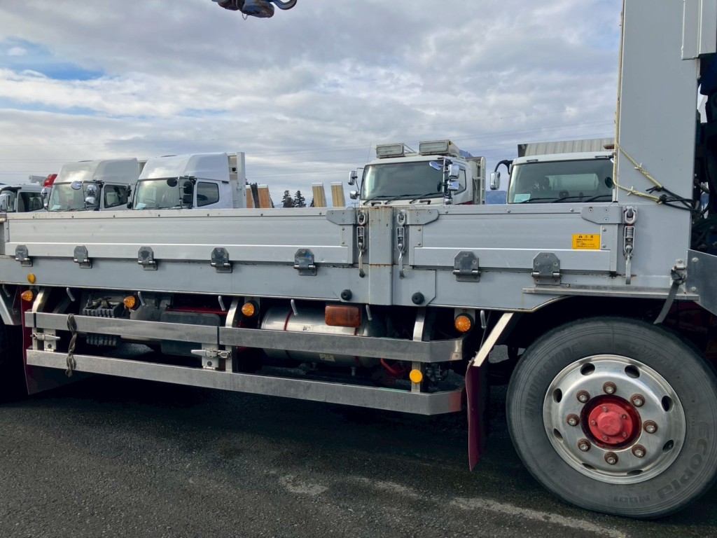 運転席側ボディーにキズ・サビ・ヘコミがあります。|三菱 スーパーグレート QPG-FS60VZの写真40