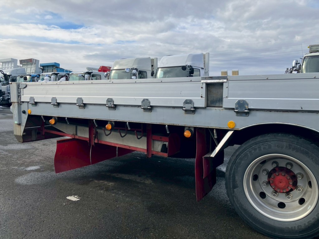 運転席側ボディーにキズ・サビ・ヘコミがあります。|三菱 スーパーグレート QPG-FS60VZの写真41