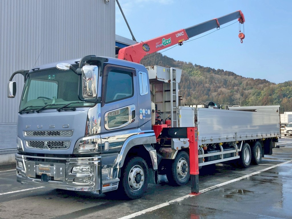 クレーンは3段です。(フロント周り、メッキパーツで飾っています)|三菱 スーパーグレート QPG-FS64VZの写真1