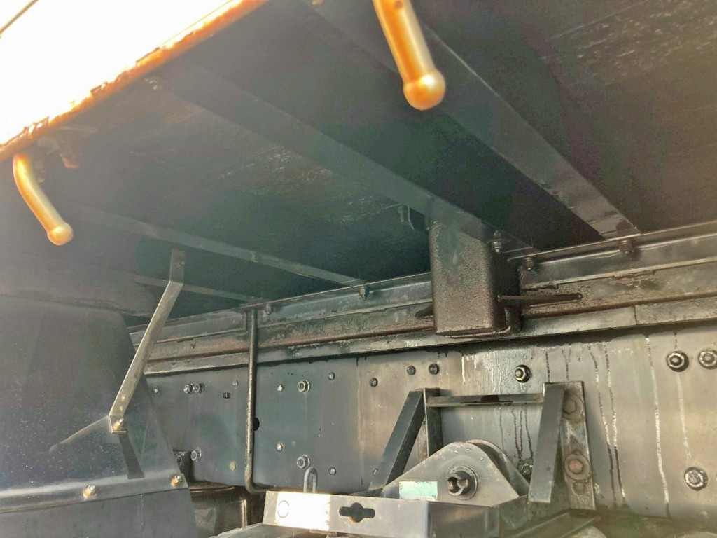 シャーシとネタの状態です。(縦ネタ鉄製・横ネタは木製です)|三菱 スーパーグレート QPG-FS64VZの写真6