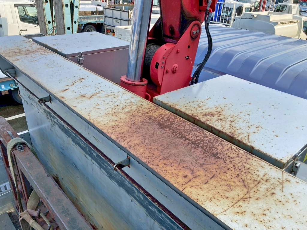 プロテクター上部にサビがあります。|三菱 スーパーグレート QPG-FS64VZの写真16