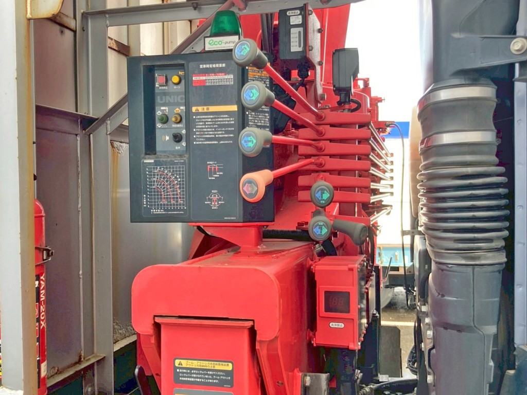 クレーンの操作レバーです。|三菱 スーパーグレート QPG-FS64VZの写真21