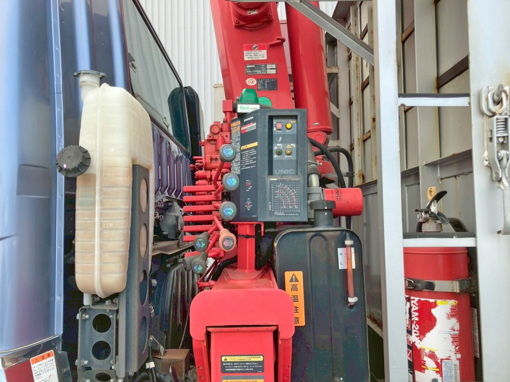 クレーンの操作レバーです。|三菱 スーパーグレート QPG-FS64VZの写真22