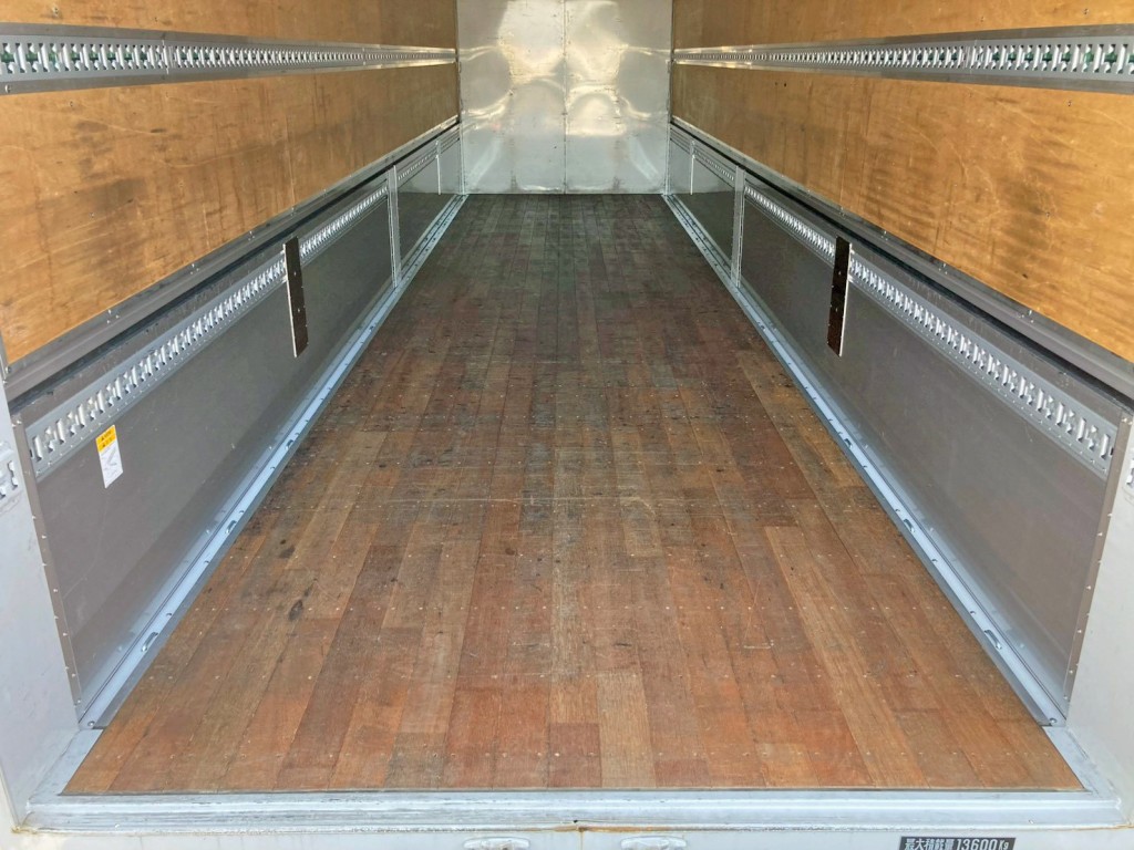 床は板張りです。|三菱 スーパーグレート 2KG-FS74HZの写真11