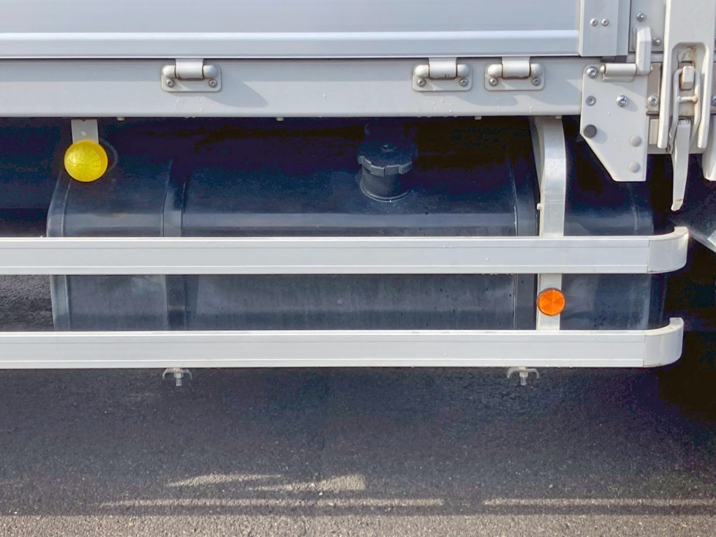 燃料タンクは300Lです。|三菱 スーパーグレート 2KG-FS74HZの写真24