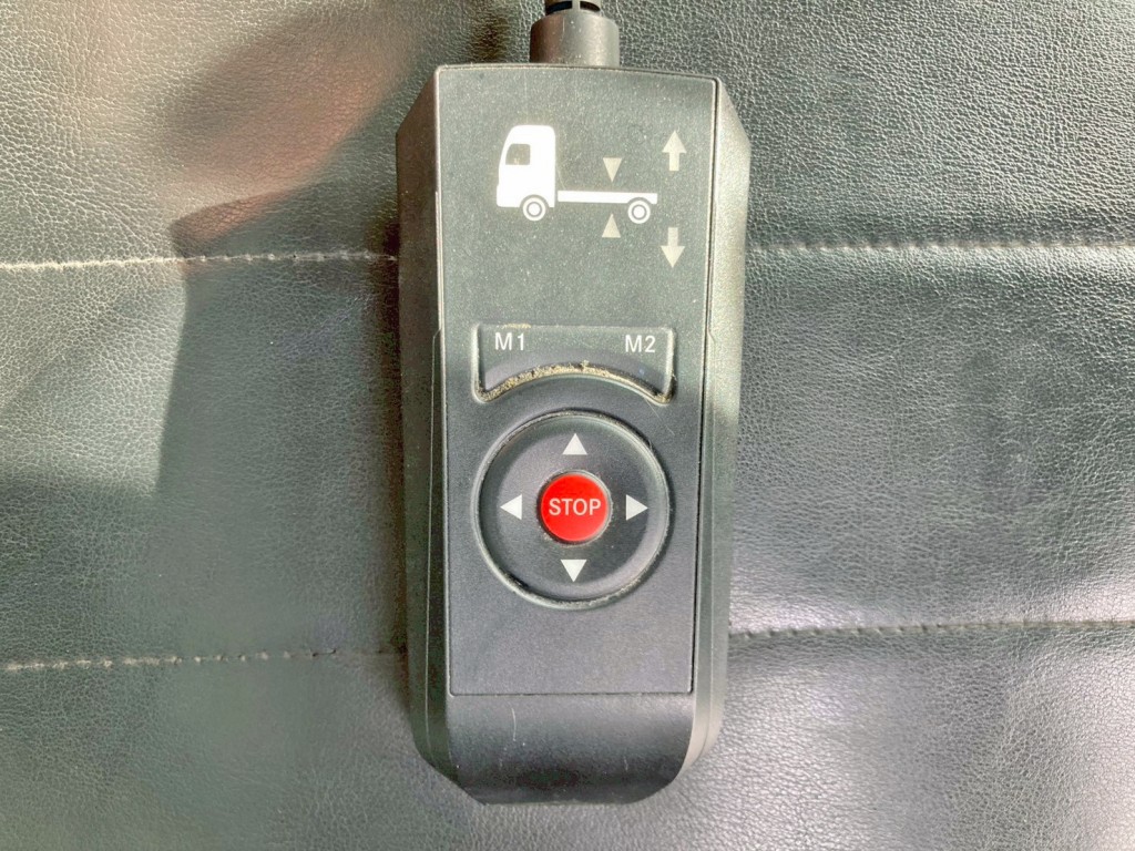 エアサスのコントローラーです。|三菱 スーパーグレート 2KG-FS74HZの写真26