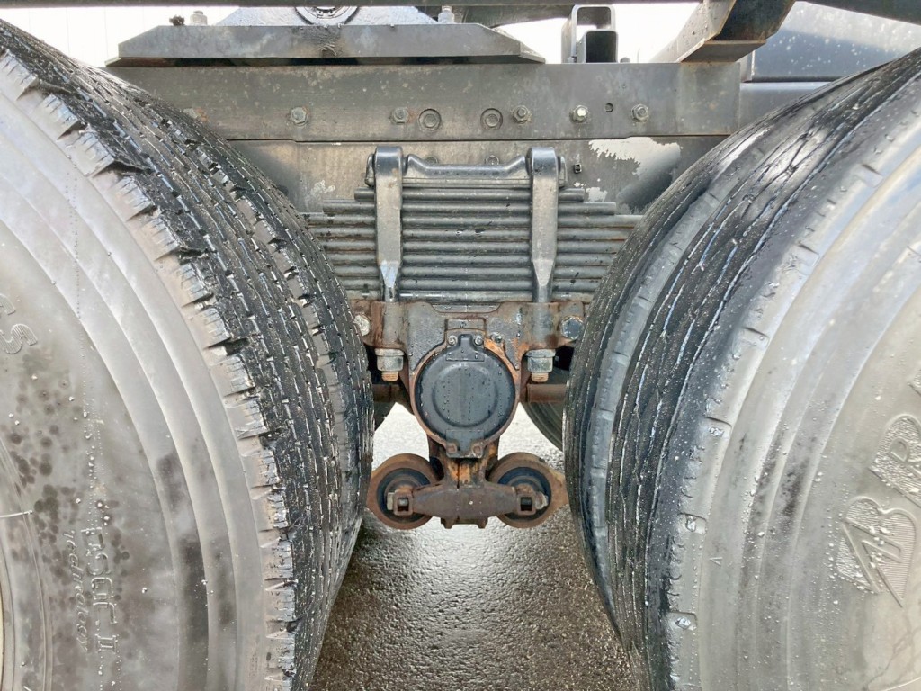 リーフサスです。|いすゞ ギガ QDG-EXZ52BJの写真5