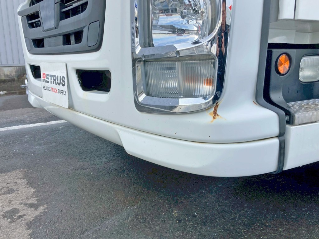 フロントバンパー助手席側にキズ・サビがあります。|いすゞ ギガ QDG-EXZ52BJの写真17