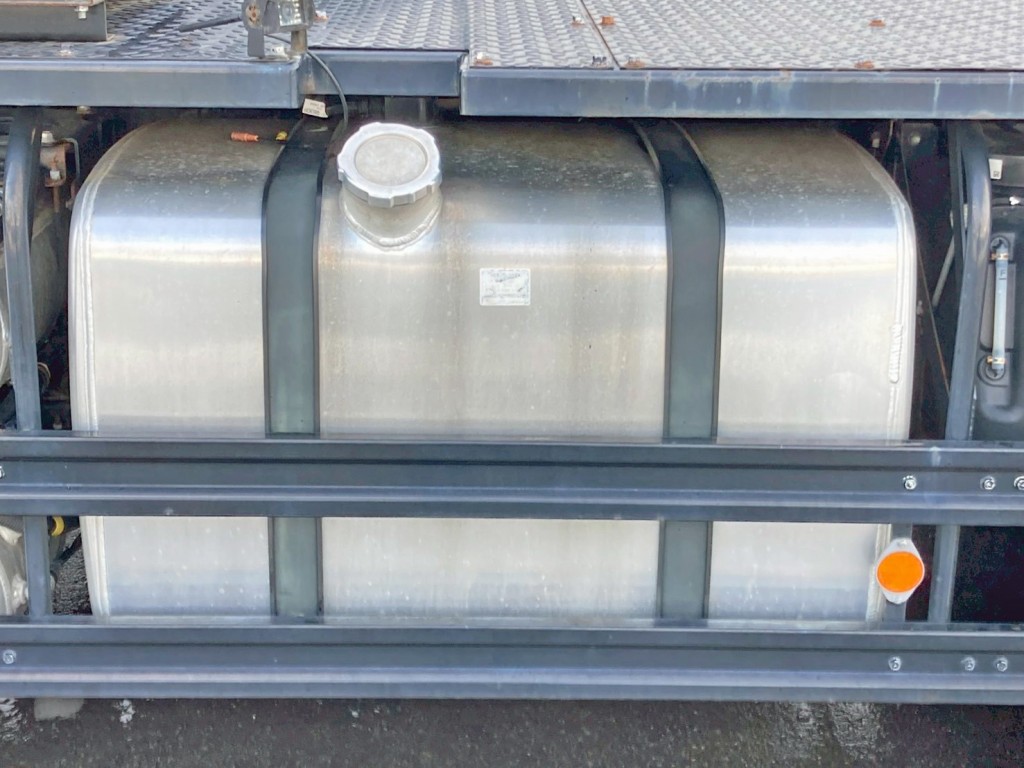 燃料タンクは400Lアルミ製です。|いすゞ ギガ QDG-EXZ52BJの写真19