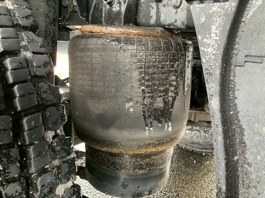 エアサスにサビがあります。|三菱 スーパーグレート QPG-FU64VZの写真7