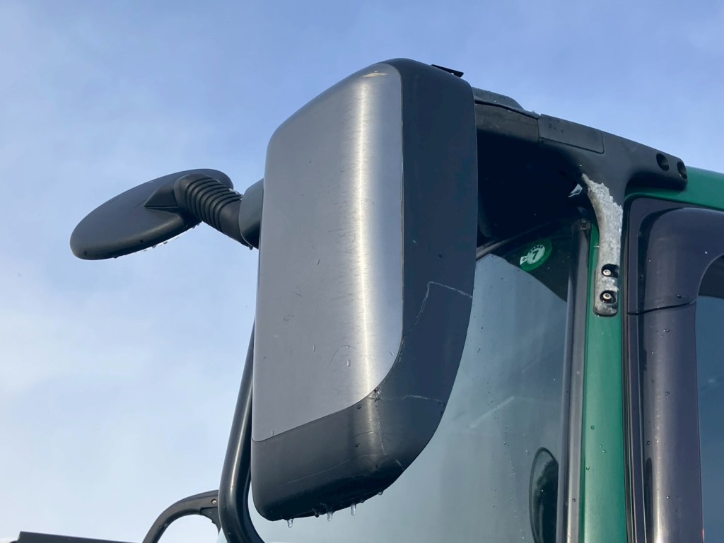 助手席側ミラーカバーに割れがあります。|三菱 スーパーグレート QPG-FU64VZの写真21